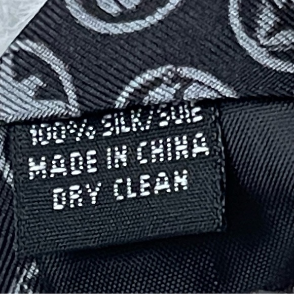 DISNEY Marvel Avengers Silk Tie collectors item - Picture 2 of 6